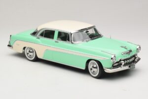 DeSoto Fireflite Sedan Világoszöld & Krémszínű KK-Scale 1:18 KKDC181543 Fém – 4. kép a 6-ből