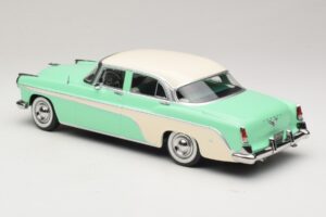 DeSoto Fireflite Sedan Világoszöld & Krémszínű KK-Scale 1:18 KKDC181543 Fém – 5. kép a 6-ből