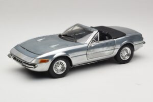 Ferrari 365 GTS Chrome Silver Hot Wheels 1:18 25738 Fém