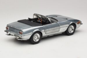 Ferrari 365 GTS Chrome Silver Hot Wheels 1:18 25738 Fém – 3. kép a 8-ből
