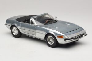 Ferrari 365 GTS Chrome Silver Hot Wheels 1:18 25738 Fém – 6. kép a 8-ből