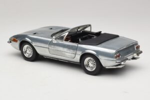 Ferrari 365 GTS Chrome Silver Hot Wheels 1:18 25738 Fém – 7. kép a 8-ből