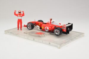 Ferrari F2004 #1 M. Schumacher F1 World Champion 2004 Versenyruhával Hot Wheels 1:18 B66221 Fém – 5. kép a 6-ből