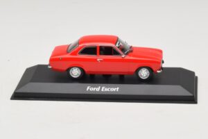 Ford Escort Mk1 Piros Maxichamps 1:43 Ford Escort Mk1 Piros Maxichamps 1:43 940081001 Fém
