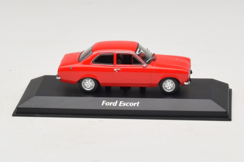 Ford Escort Mk1 Piros Maxichamps 1:43 Ford Escort Mk1 Piros Maxichamps 1:43 940081001 Fém