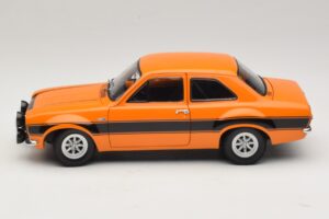 Ford Escort Mk1 RS1600 AVO Narancssárga Fekete Csíkokkal Minichamps 1:18 100688104 Fém – 4. kép a 8-ből