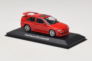 Ford Escort RS Cosworth Piros Maxichamps 1:43 940082100 Diecast – 3. kép a 5-ből