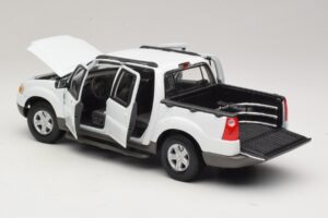 Ford Explorer Sport Trac Fehér Maisto 1:18 36891 Fém – 5. kép a 8-ből