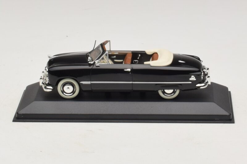 Ford FL Kabrió Fekete Minichamps 1:43 Ford FL Kabrió Fekete Minichamps 1:43 400082231 Fém
