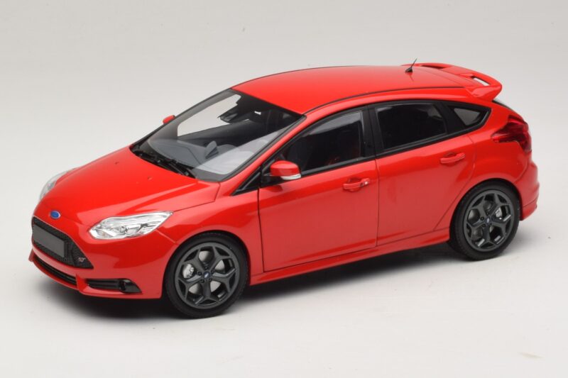 Ford Focus ST Mk2 Piros Minichamps 1:18 110082002 Fém
