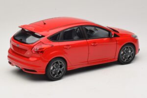 Ford Focus ST Mk2 Piros Minichamps 1:18 110082002 Fém – 3. kép a 8-ből