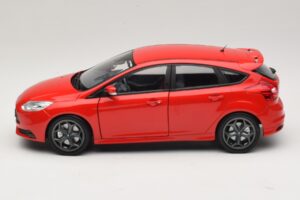 Ford Focus ST Mk2 Piros Minichamps 1:18 110082002 Fém – 4. kép a 8-ből
