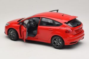 Ford Focus ST Mk2 Piros Minichamps 1:18 110082002 Fém – 5. kép a 8-ből