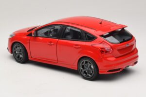 Ford Focus ST Mk2 Piros Minichamps 1:18 110082002 Fém – 7. kép a 8-ből