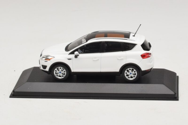 Ford Kuga Mk1 Fehér Márkakereskedői Kiadás Minichamps 1:43 Ford Kuga Mk1 Fehér Márkakereskedői Kiadás Minichamps 1:43 KUGA002 Fém