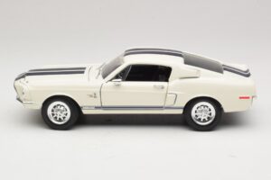 Ford Shelby GT500KR Fehér Road Legends 1:18 92168 Fém – 4. kép a 8-ből