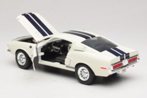 Ford Shelby GT500KR Fehér Road Legends 1:18 92168 Fém – 5. kép a 8-ből