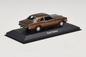 Ford Taunus TC Barna Metál Maxichamps 1:43 940081300 Fém – 2. kép a 5-ből