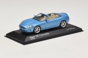 Jaguar XK X150 Kabrió Világoskék Metál Minichamps 1:43 400130530 Fém – 2. kép a 5-ből
