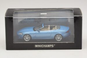 Jaguar XK X150 Kabrió Világoskék Metál Minichamps 1:43 400130530 Fém – 5. kép a 5-ből