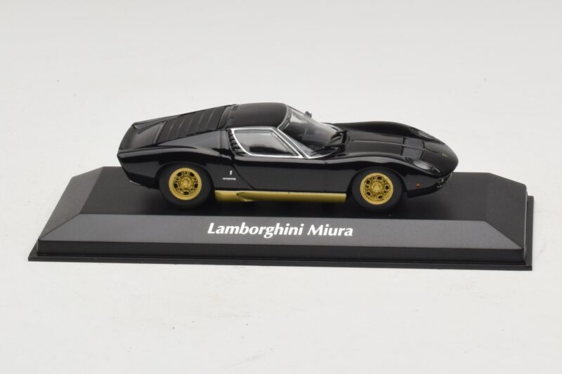 Lamborghini Miura P400 Fekete Maxichamps 1:43 Lamborghini Miura P400 Fekete Maxichamps 1:43 940103000 Fém