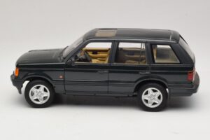 Land Rover Range Rover P38A 4.6 HSE Zöld Metál AUTOart 1:18 70010 Fém – 4. kép a 8-ből