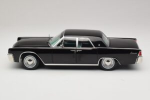 Lincoln Continental Fekete KK-Scale 1:18 KKDC181483 Fém – 3. kép a 6-ből
