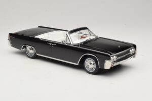Lincoln Continental Convertible Fekete Bad Boys KK-Scale 1:18 KKDC181521 Fém – 5. kép a 7-ből