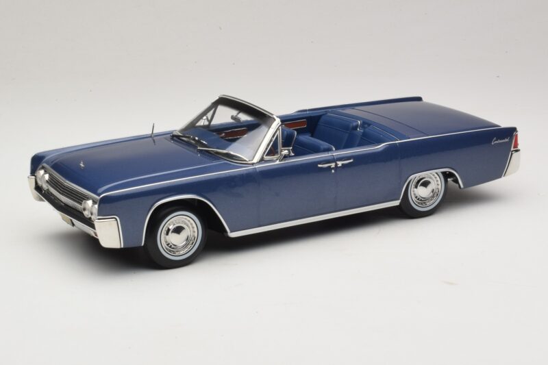 Lincoln Continental Convertible Kék Metál The Lincoln Lawyer KK-Scale 1:18 KKDC181522 Fém