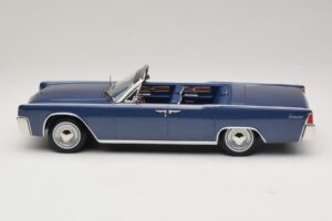 Lincoln Continental Convertible Kék Metál The Lincoln Lawyer KK-Scale 1:18 KKDC181522 Fém – 4. kép a 7-ből
