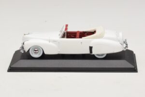Lincoln Continental Kabrió Fehér Minichamps 1:43 Lincoln Continental Kabrió Fehér Minichamps 1:43 400082501 Fém