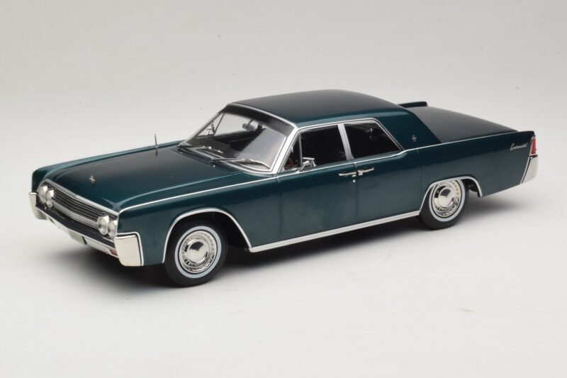 Lincoln Continental Sötétzöld Metál Matrix Reloaded & Revolutions KK-Scale 1:18 KKDC181481 Fém