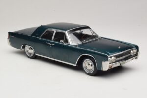 Lincoln Continental Sötétzöld Metál Matrix Reloaded & Revolutions KK-Scale 1:18 KKDC181481 Fém – 4. kép a 6-ből