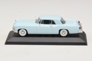 Lincoln Continental Mark II Világoskék Minichamps 1:43 Lincoln Continental Mark II Világoskék Minichamps 1:43 400082304 Fém