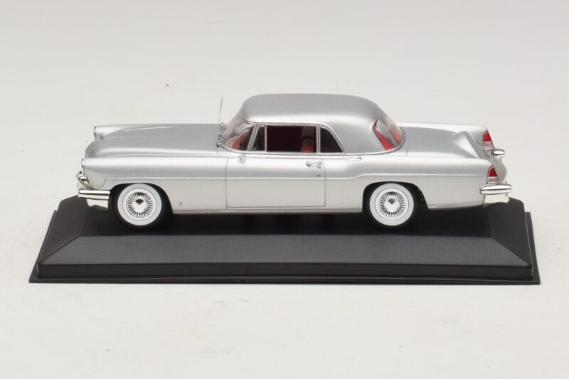 Lincoln Continental Mark II Ezüst Minichamps 1:43 Lincoln Continental Mark II Ezüst Minichamps 1:43 400082301 Fém