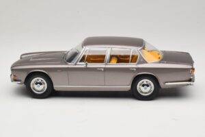Maserati Quattroporte I Szürke Metál KK-Scale 1:18 KKDC181511 Fém – 3. kép a 6-ből