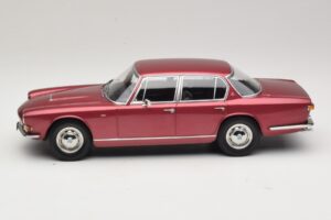 Maserati Quattroporte I Piros Metál KK-Scale 1:18 KKDC181512 Fém – 3. kép a 6-ből