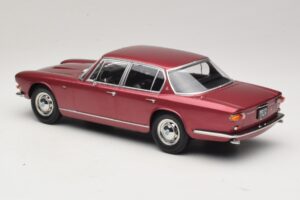 Maserati Quattroporte I Piros Metál KK-Scale 1:18 KKDC181512 Fém – 5. kép a 6-ből