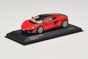 McLaren 570GT Vermillion Red Minichamps 1:43 537154522 Diecast – 2. kép a 5-ből