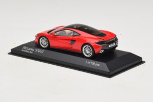 McLaren 570GT Vermillion Red Minichamps 1:43 537154522 Diecast – 3. kép a 5-ből