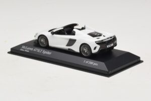 McLaren 675LT Spider Silica White Minichamps 1:43 537154432 Diecast – 3. kép a 5-ből