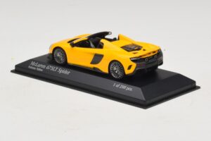 McLaren 675LT Spider Volcano Yellow Minichamps 1:43 537154430 Diecast – 3. kép a 5-ből