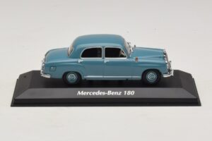 Mercedes 180 W120 Kék Maxichamps 1:43 Mercedes 180 W120 Kék Maxichamps 1:43 940033102 Fém