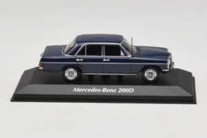 Mercedes 200D W115 Kék Maxichamps 1:43 940034000 Fém