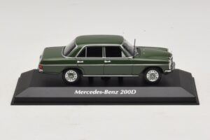 Mercedes 200D W115 Sötétzöld Maxichamps 1:43 940034001 Fém