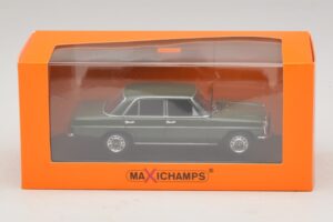 Mercedes 200D W115 Sötétzöld Maxichamps 1:43 940034001 Fém – 5. kép a 5-ből