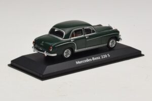 Mercedes 220 S W180 Sötétzöld Maxichamps 1:43 940033001 Diecast – 2. kép a 5-ből
