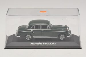 Mercedes 220 S W180 Sötétzöld Maxichamps 1:43 940033001 Diecast – 4. kép a 5-ből