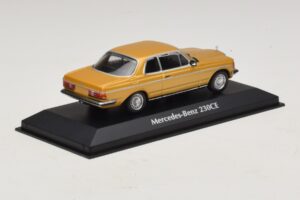 Mercedes 230 CE C123 Arany Metál Maxichamps 1:43 940032220 Diecast – 2. kép a 5-ből