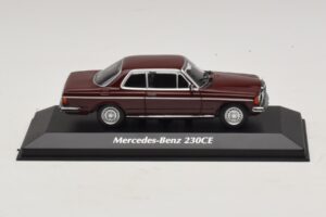 Mercedes 230 CE C123 Piros Maxichamps 1:43 Mercedes 230 CE C123 Piros Maxichamps 1:43 940032221 Fém